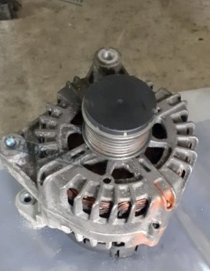 ÇIKMA ŞARJ DİNAMOSU E90 E91 320XD F10 F18 535D XD 520D 12318507624 12318509023