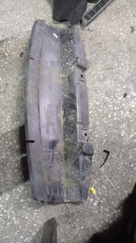 Bmw Çıkma Radyatör Alt Kapak E81 E87 7128502