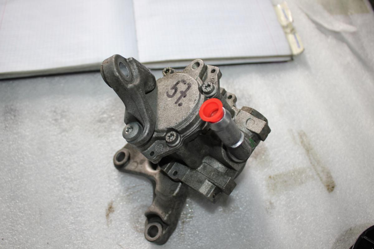 Bmw Çıkma Direksiyon Pompası E88 E82 E90 E91 E92 E93 X1 E84 32416779244 32414044439 32414042624