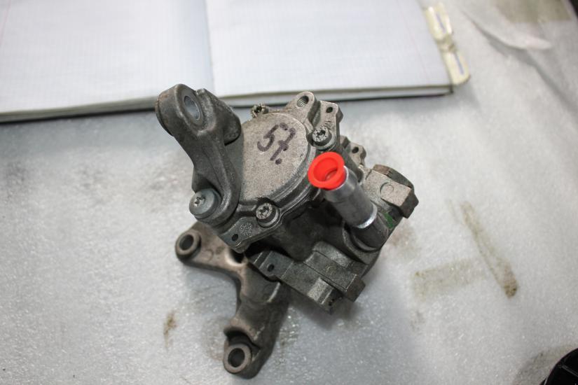 Bmw Çıkma Direksiyon Pompası E88 E82 E90 E91 E92 E93 X1 E84 32416779244 32414044439 32414042624