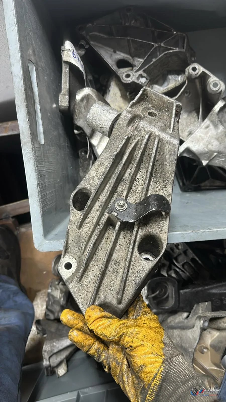 BMW G01 G02 G05 G06… B57 S58 Sol Şanzıman Kulağı 22116861559 Orijinal Çıkma