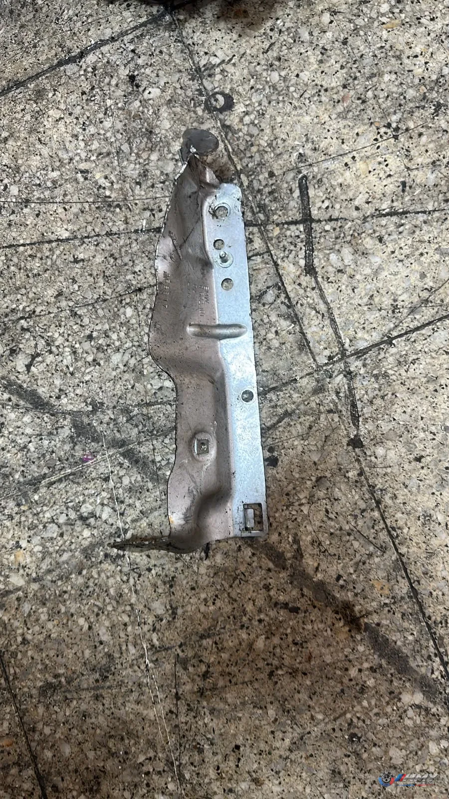 BMW F39 F40 F44 F45… Far Destek Braketi 11658632101 Orijinal Çıkma